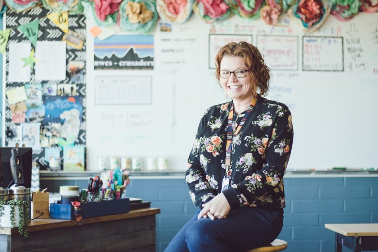 Laura West - 通讯 Cover Banner